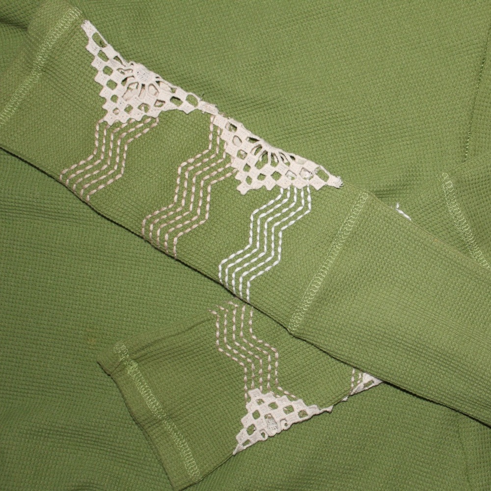 GREEN JUDITH MARCH DRESS WITH WHITE LACE ON SLEEVE